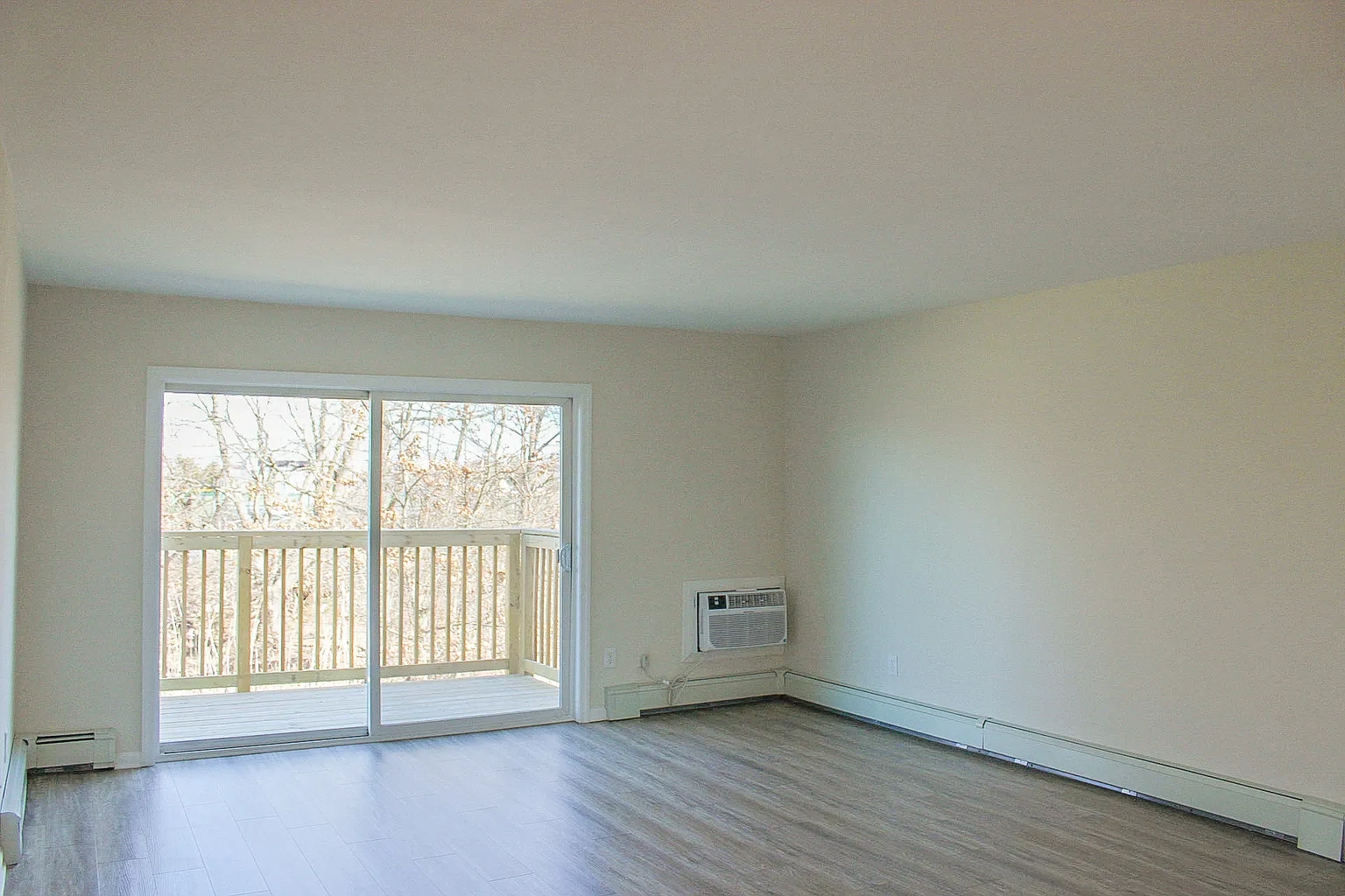 Edgewater Apartments – photo 3