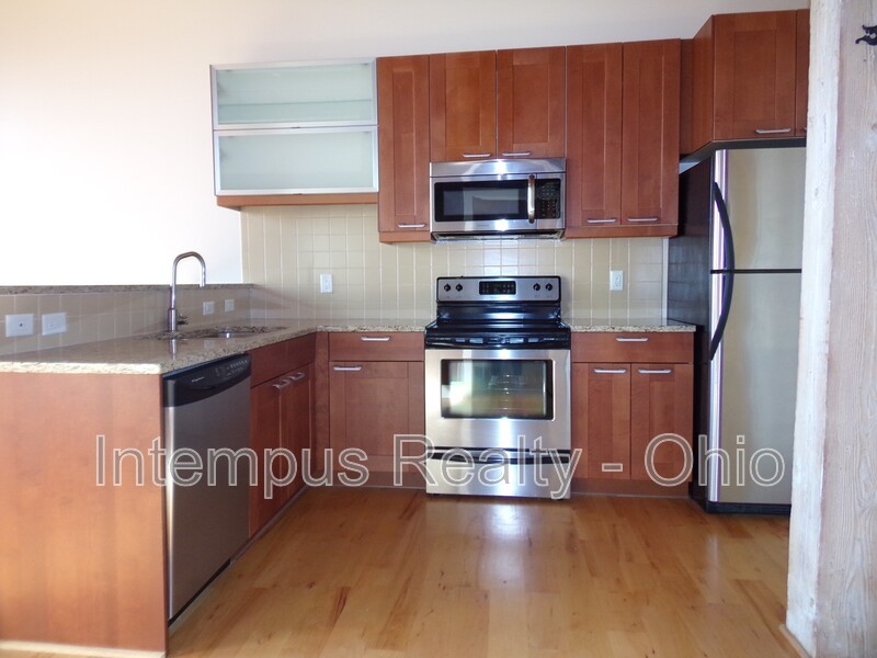 150 E Main St unit 611 – photo 2
