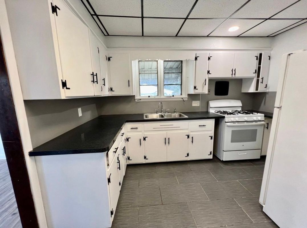 1114 Underwood Ave – photo 4