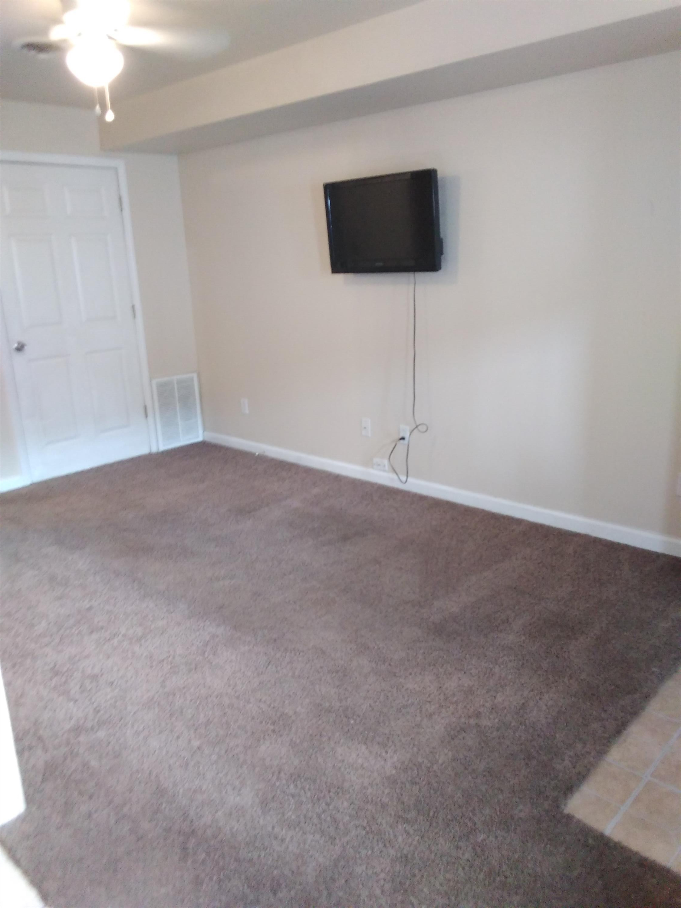 709 S Poplar St – photo 3