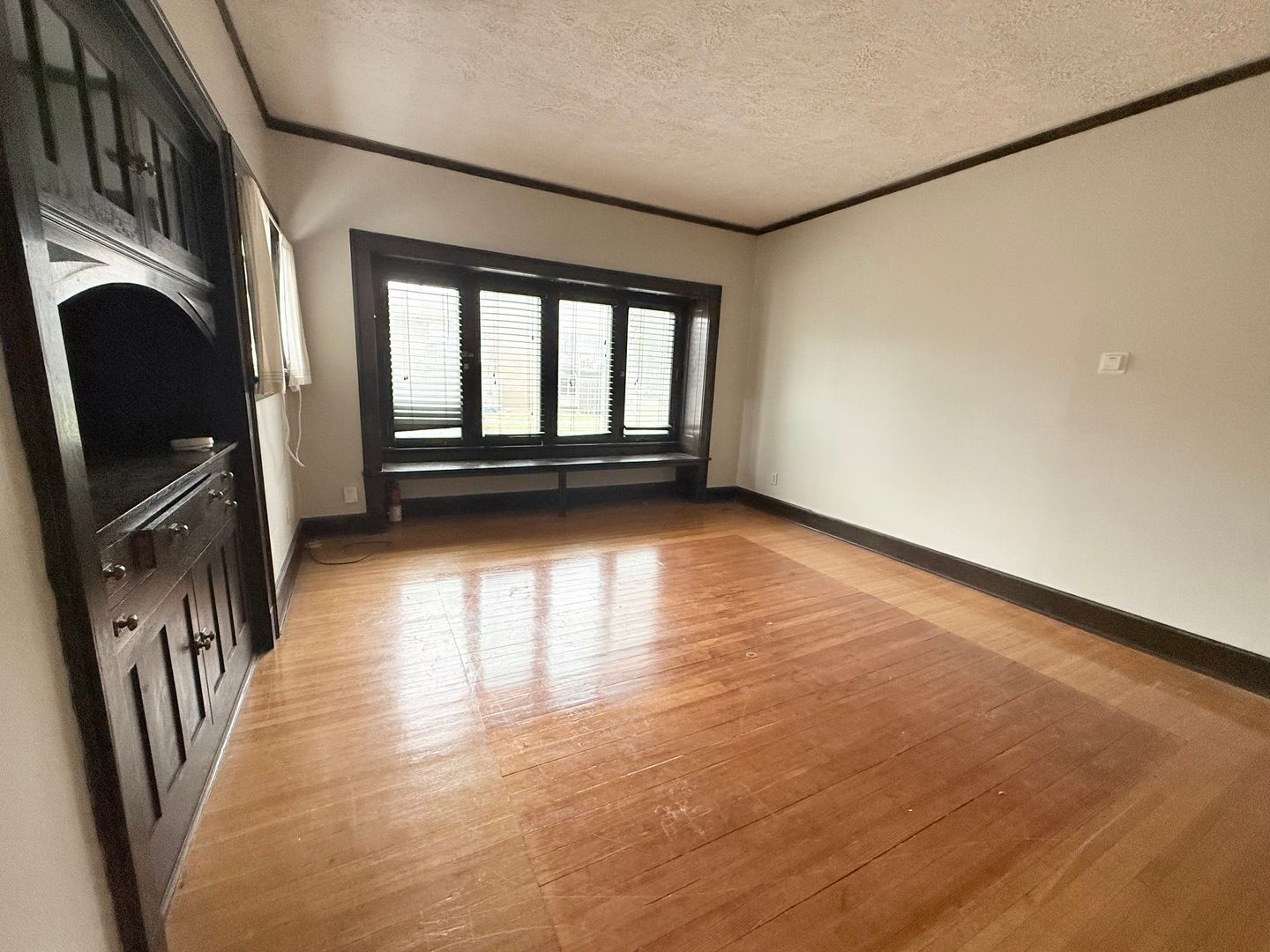522 E Chestnut St unit Unit 1 – photo 2