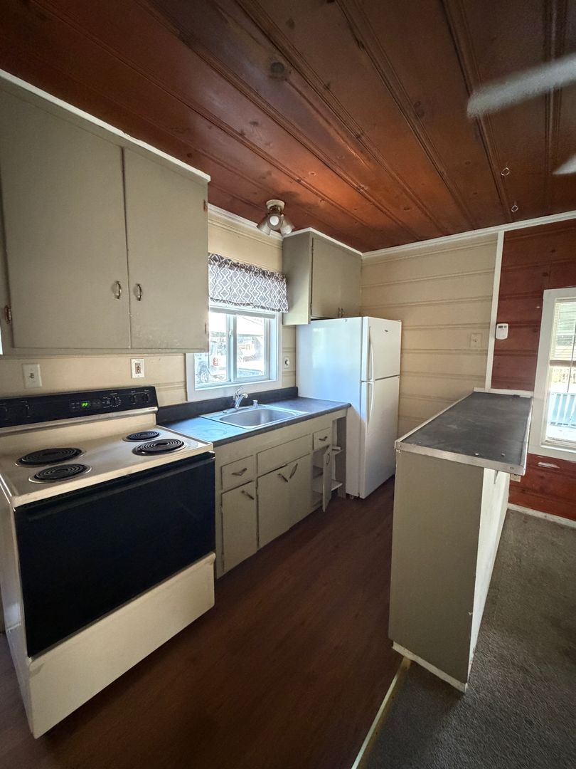 1048 Reno Ave unit 4 – photo 3