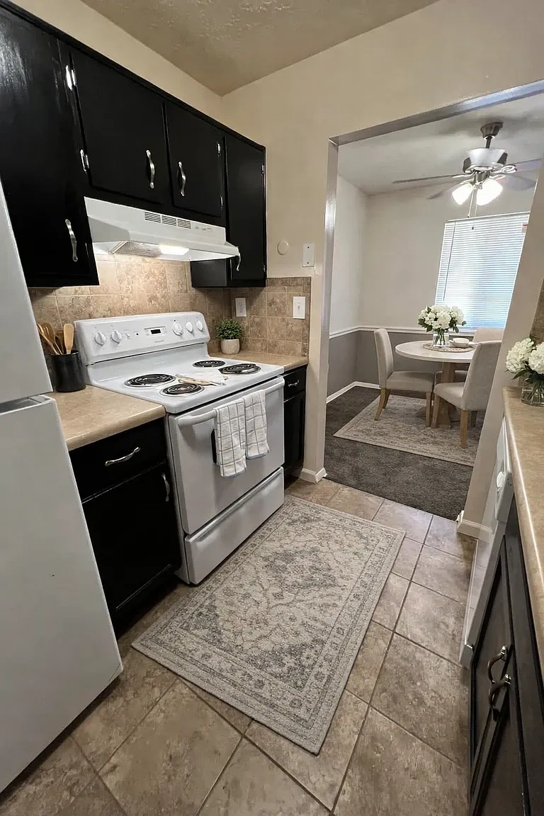 Glenview Apartments – photo 3
