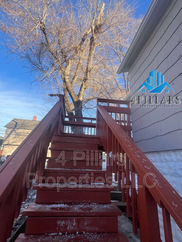 5647 Sohl Ave unit 2 UPSTAIRS – photo 4