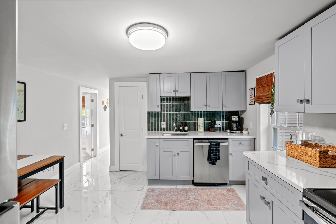 324 Washington St – photo 3