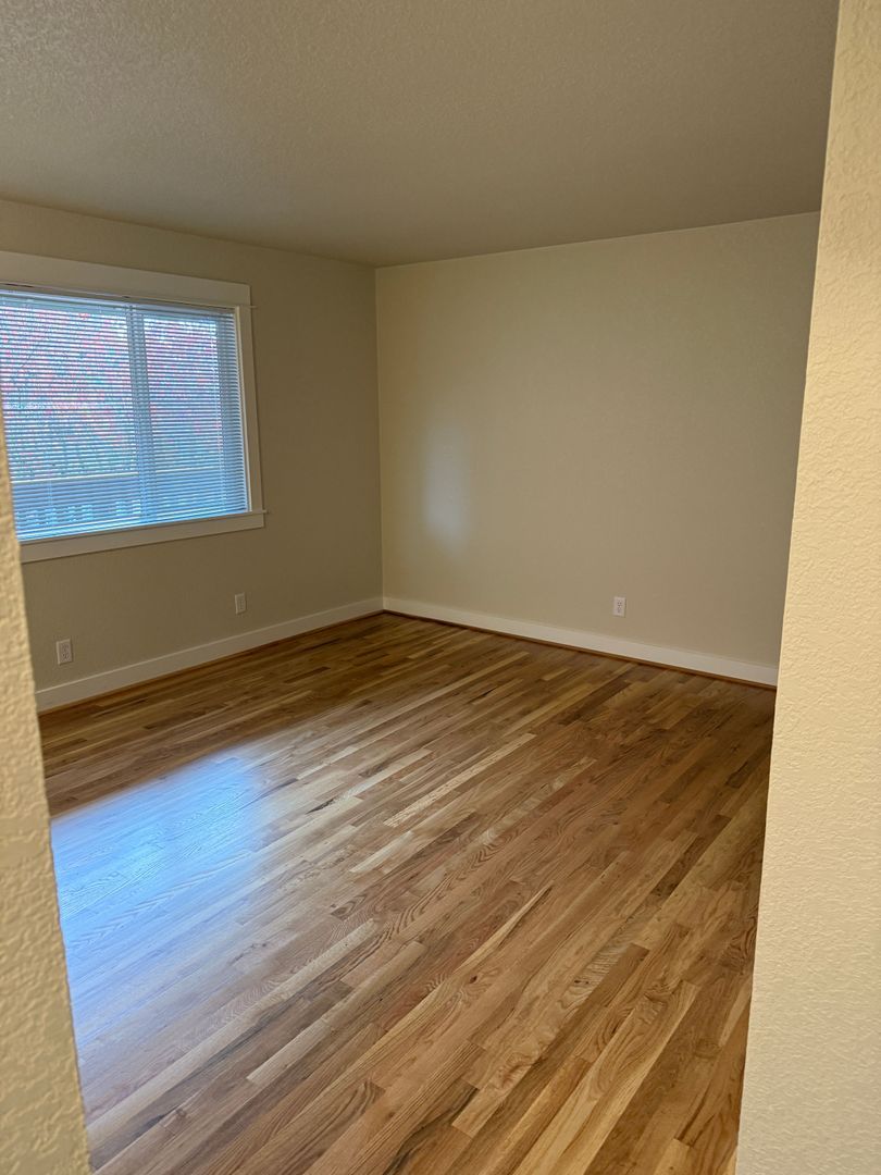 10317 NE Hoyt St unit 16 – photo 1