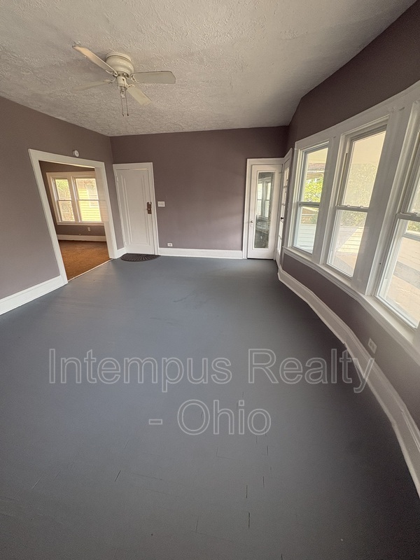 942 Eddy Rd unit 2 – photo 4