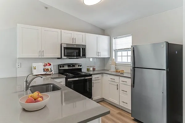 Eagle Rock Apartments & Townhomes at Rensselaer – photo 3