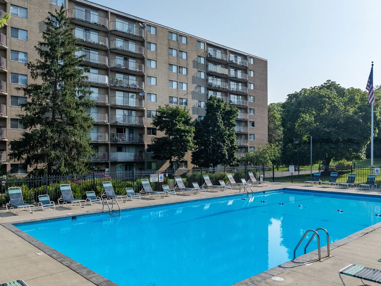Portage Towers Apartments – photo 3
