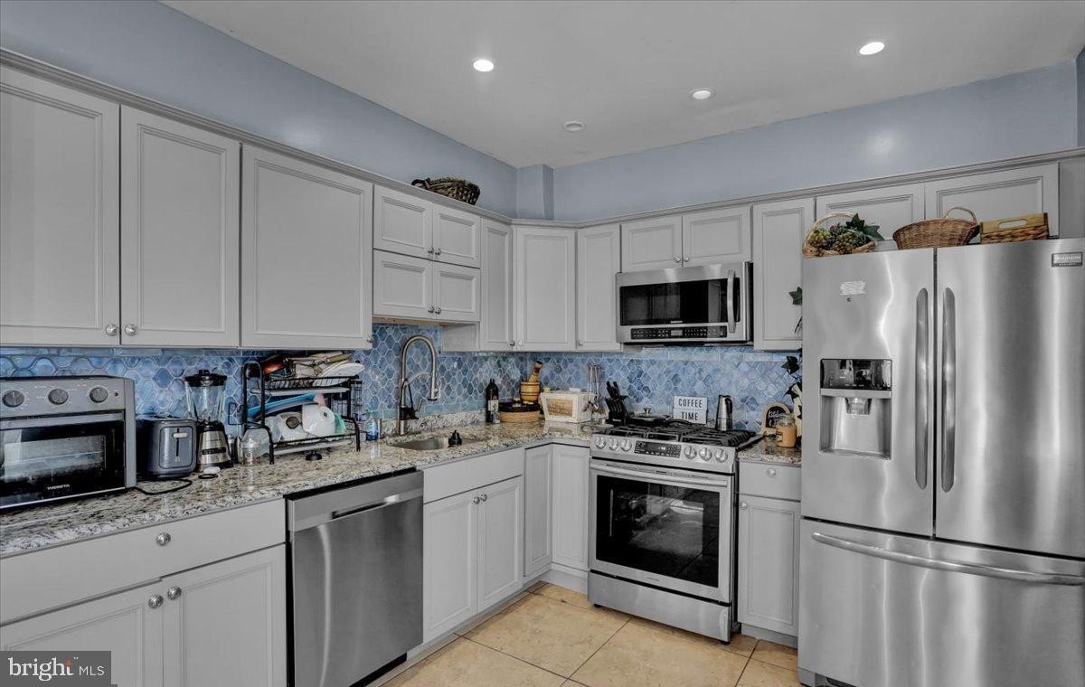 526 Windsor St – photo 5