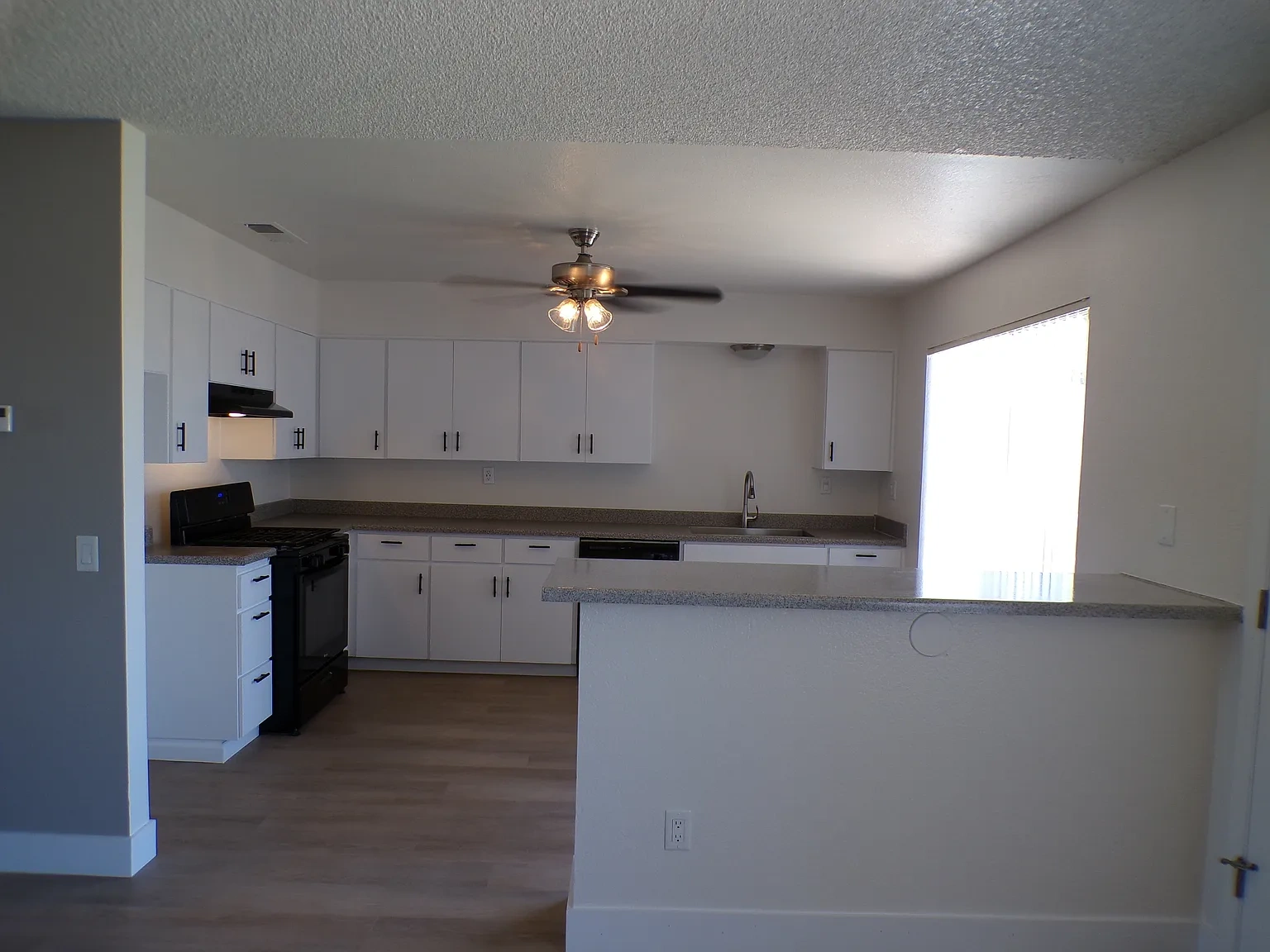 Hesperia Regency Apartments – photo 1