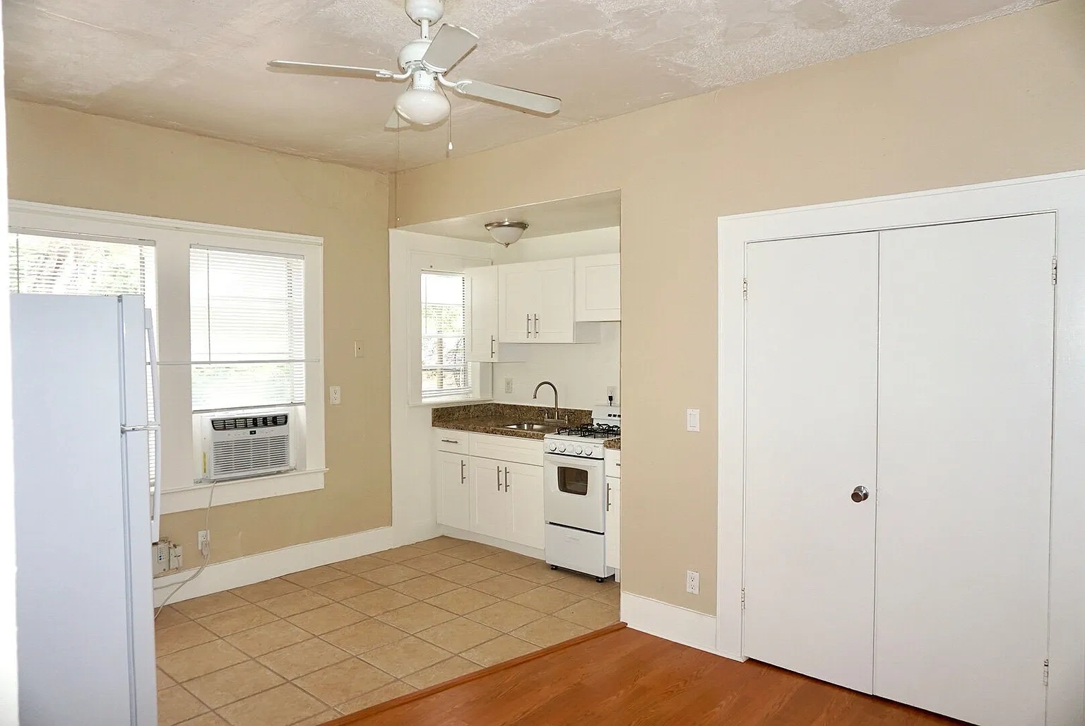 Apache Trail Apartments – photo 2