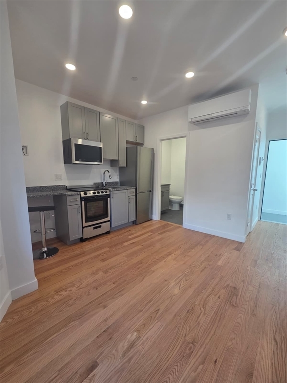 165 Hawthorne St unit 402 – photo 1