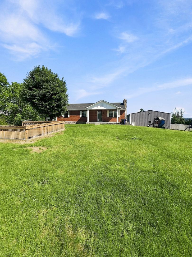 7906 Steubenville Pike unit Upper Unit – photo 3