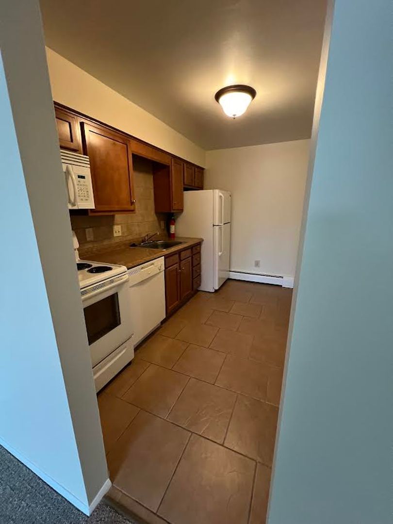 7185 Locust Ave unit 7185 Locust Ave. Apt. 5 – photo 2