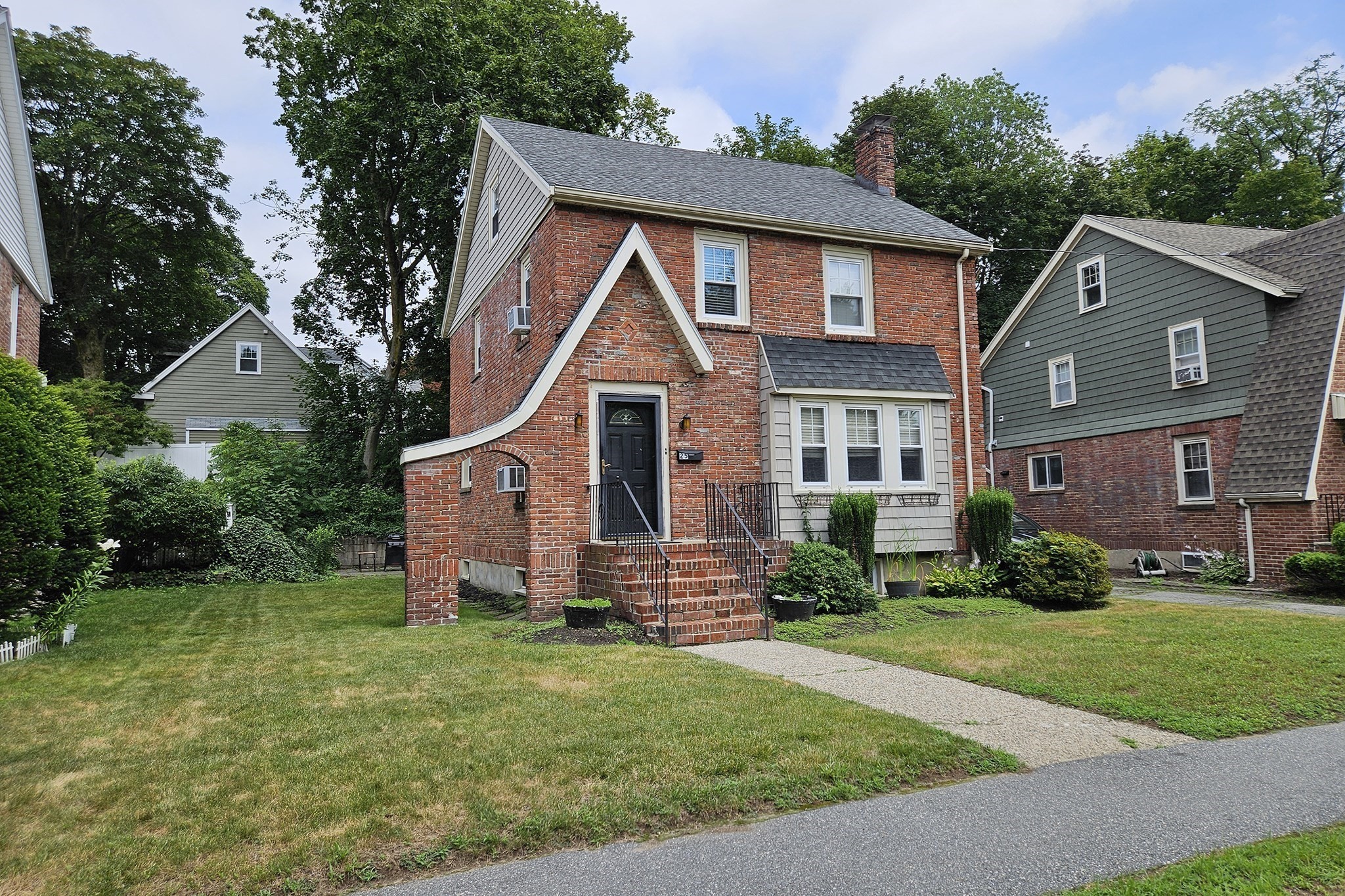 25 Essex St – photo 2