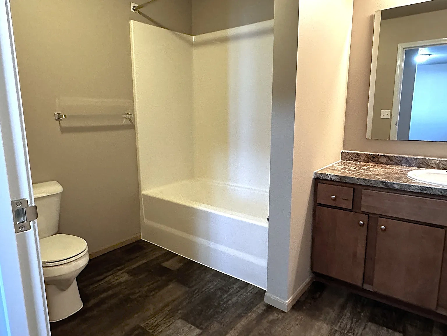Oakview Apartments 1410 – photo 1