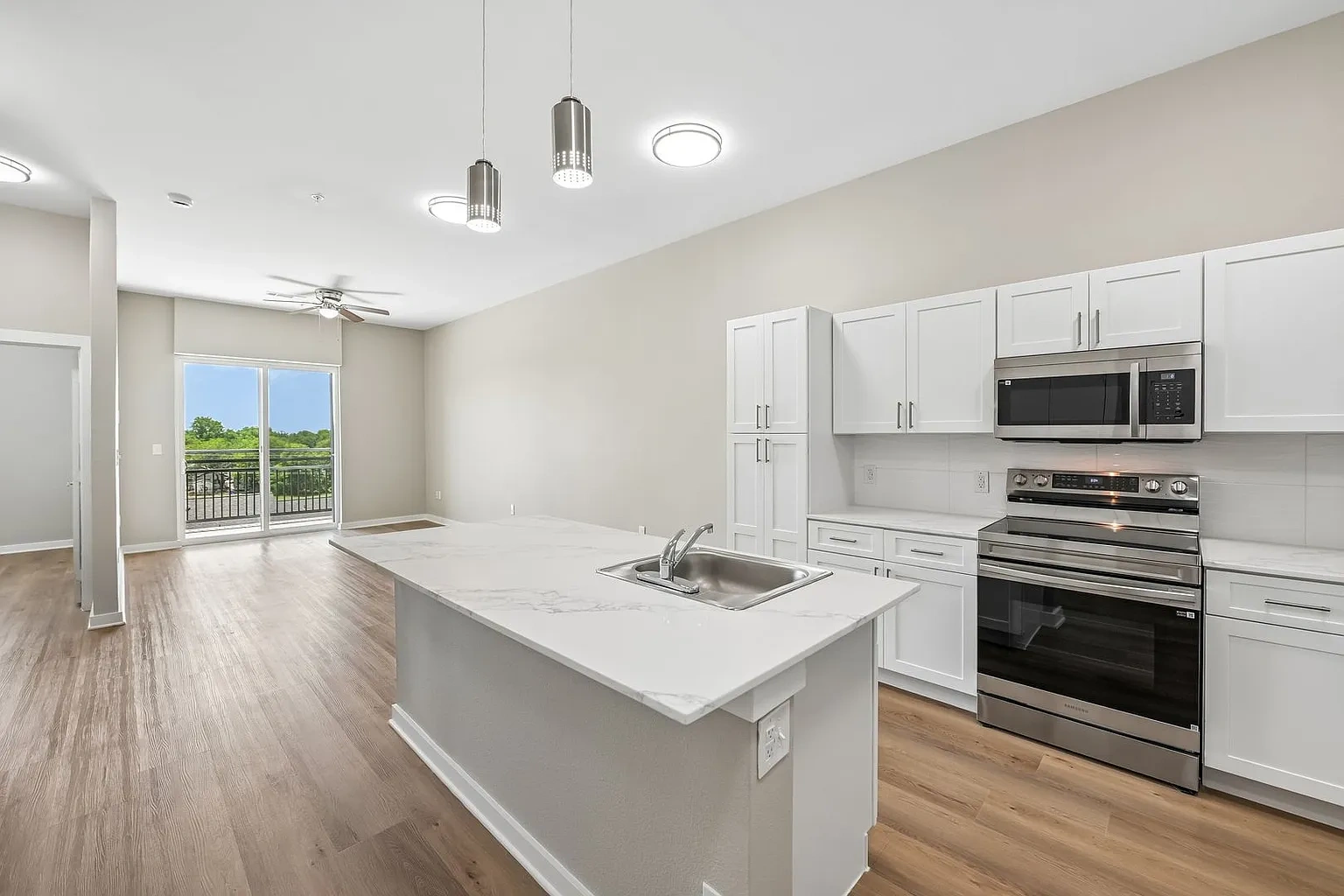 Oasis Vista Apartments! Full Size Washer Dryer! Rent: $1250-$1450!! Ask About Promotions – Floor plan
