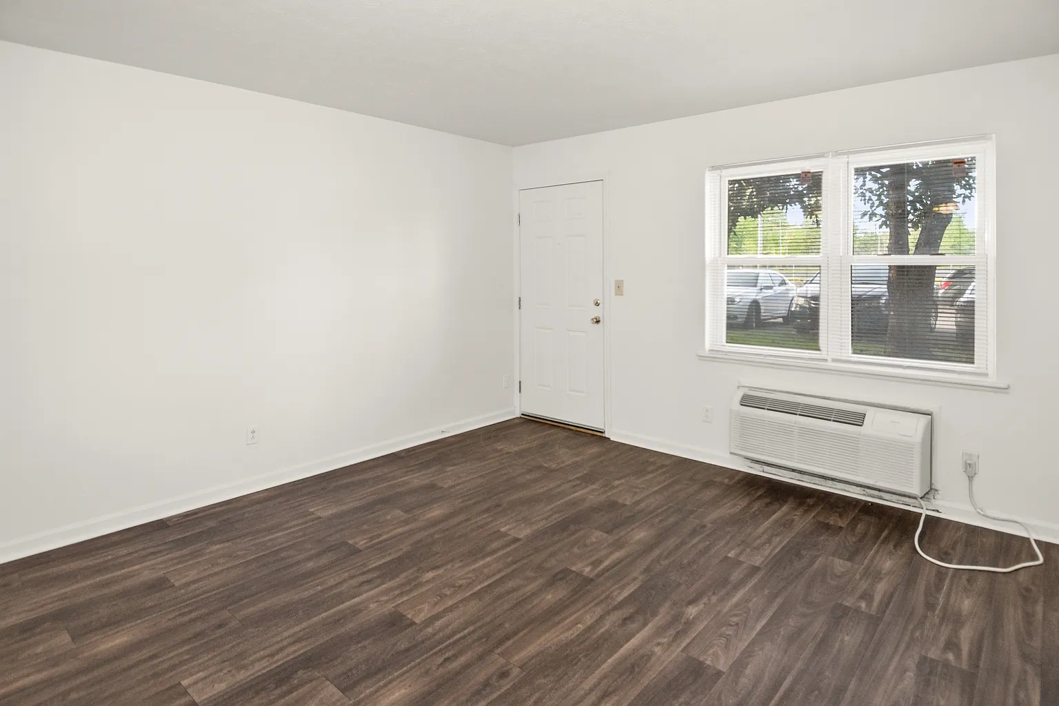 Oldham Square Apartments – photo 1