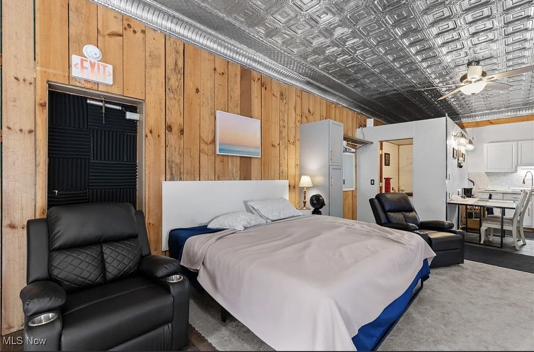 121 1st St unit River Point Lodging Studio #1 – photo 4