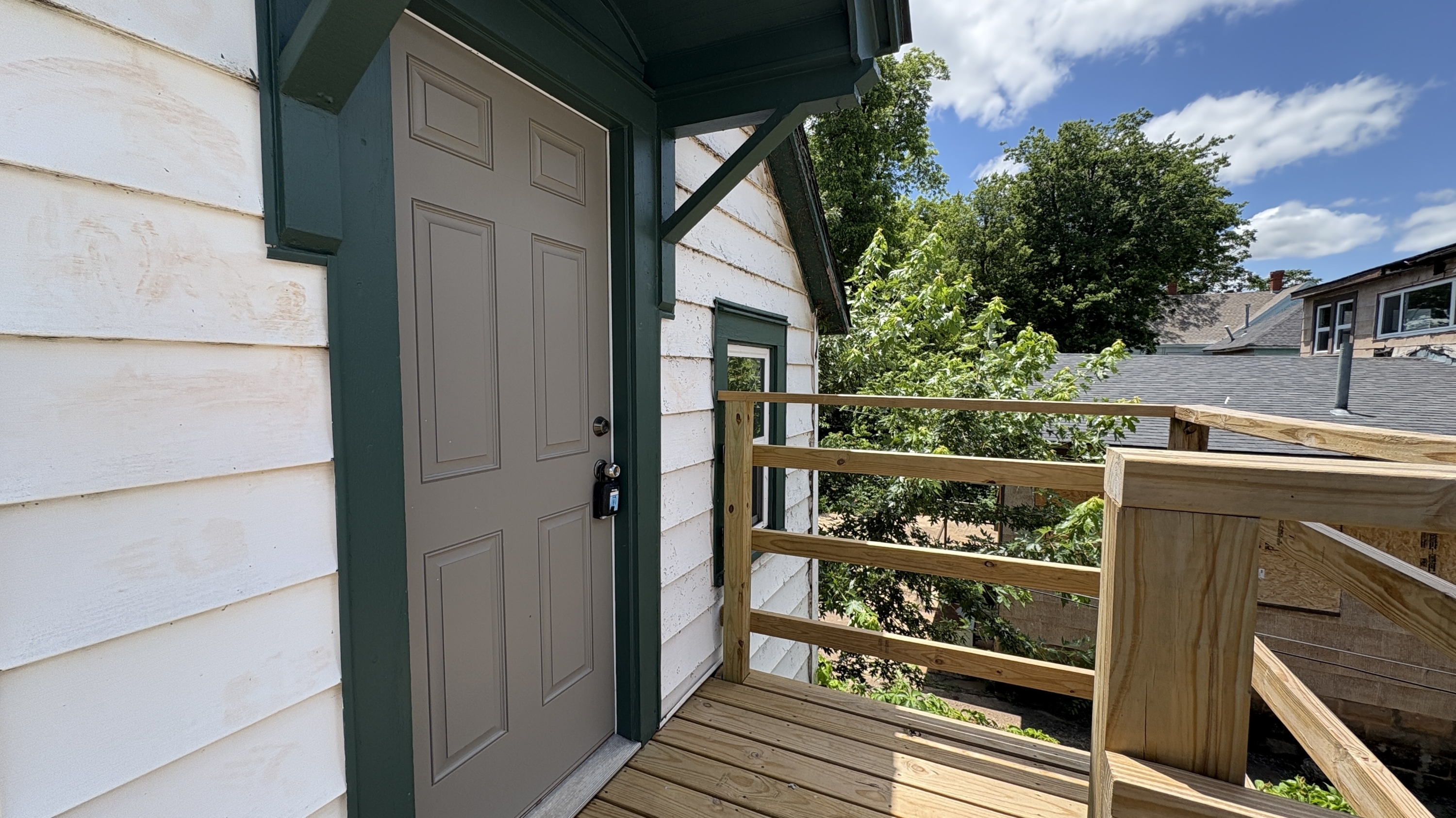 523 E Harrison Ave – photo 2