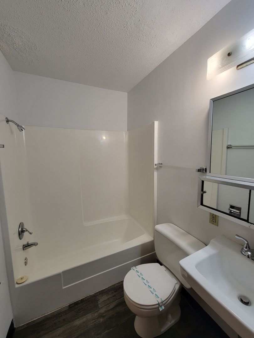 2110 E Empire St unit 05 – photo 4