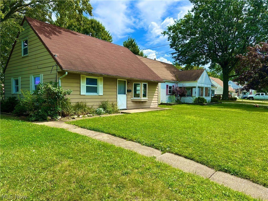 181 N Beverly Ave – photo 2