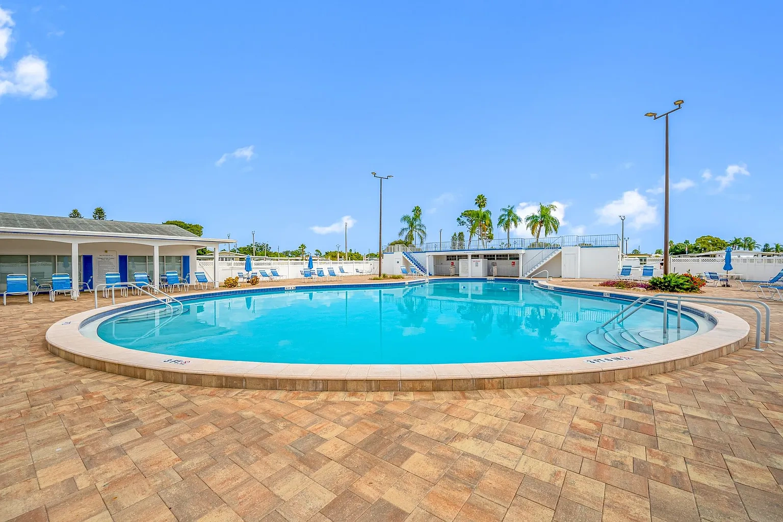 Lake Tarpon Apartments, a 55+ community – photo 5