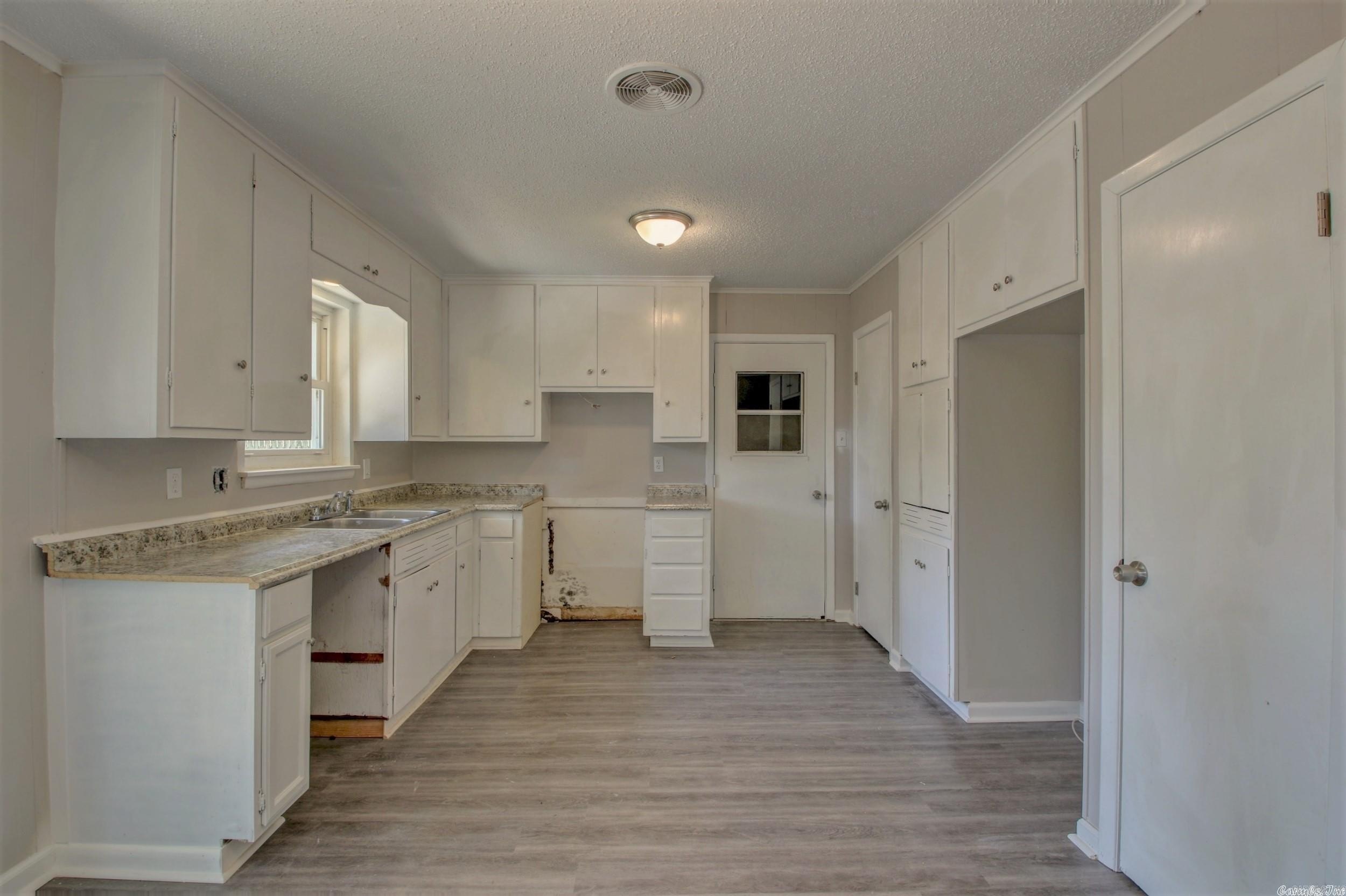 5806 Southwick Dr – photo 4