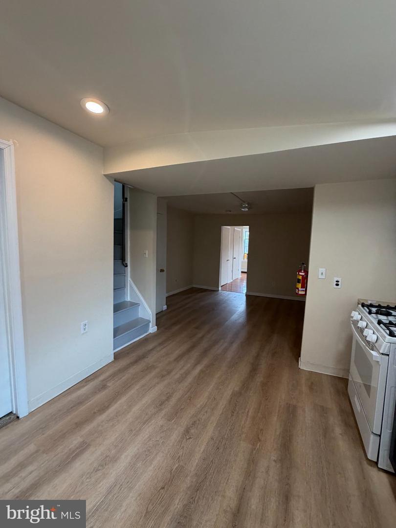 227 E Broad St unit 2 – photo 5