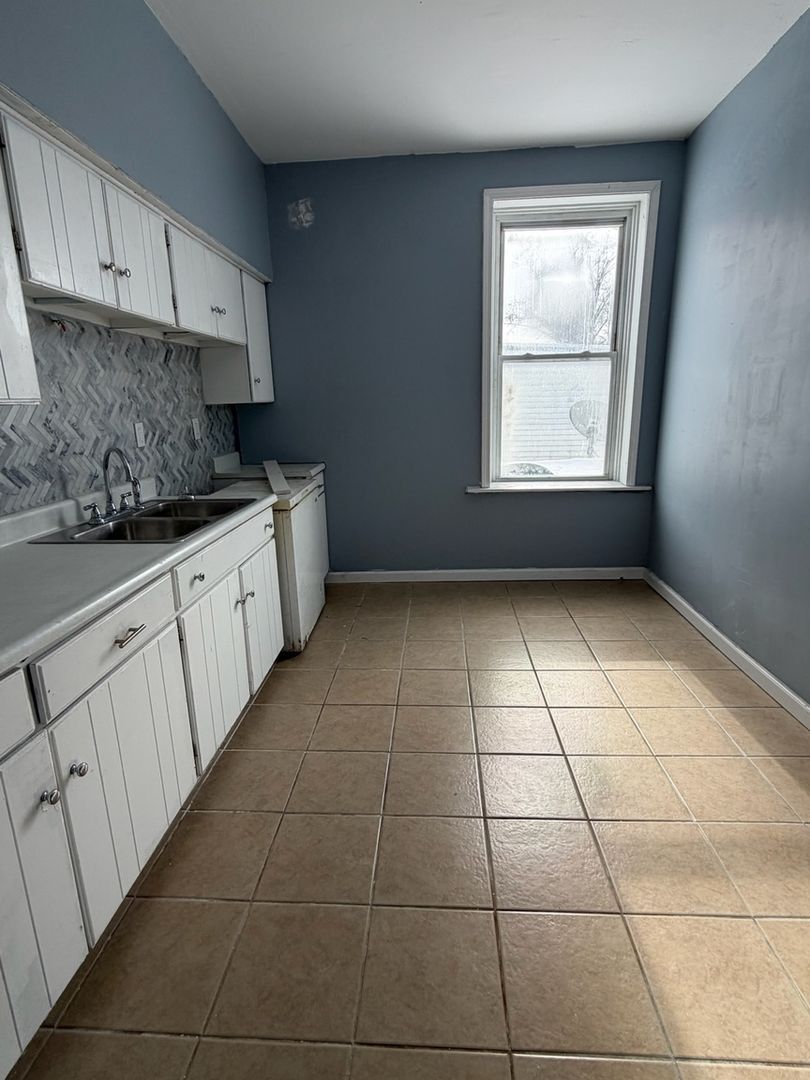 320 Main St – photo 1