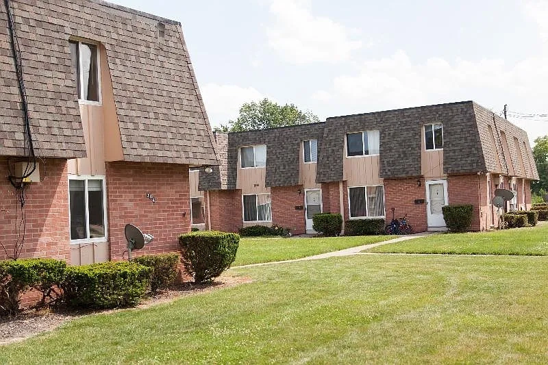 Beaver Crest Townhomes and Garden Apartments – photo 4