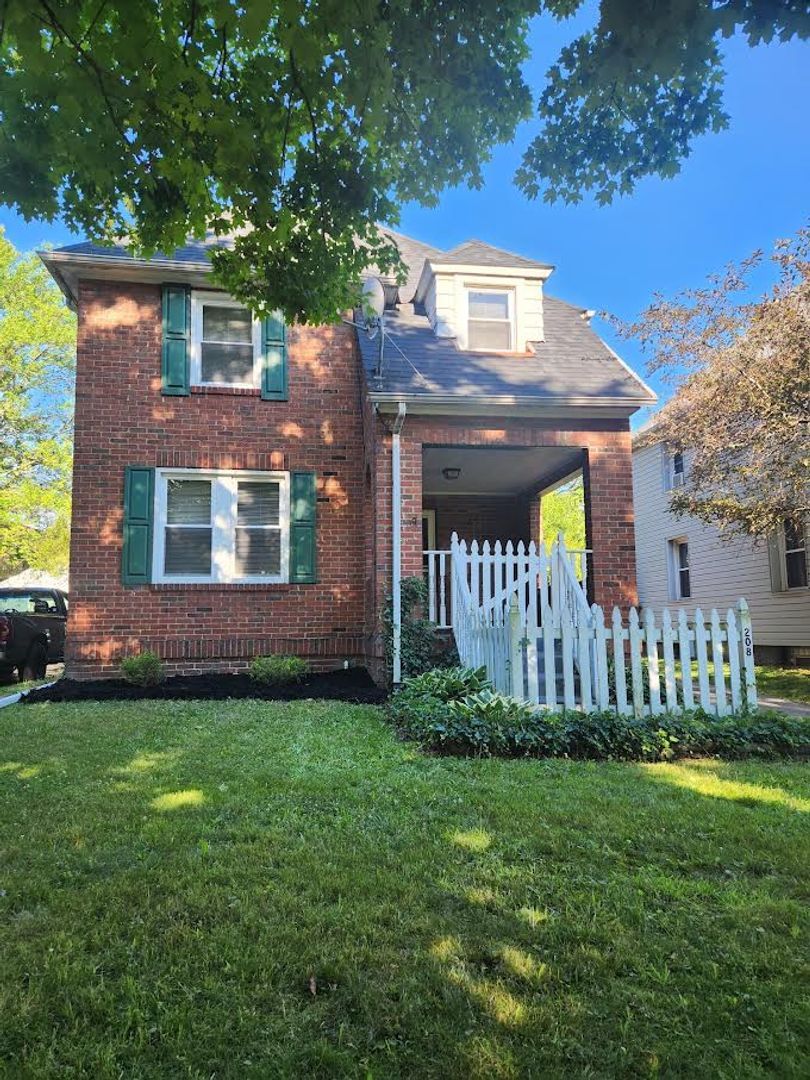 208 Pennsylvania Ave – photo 1