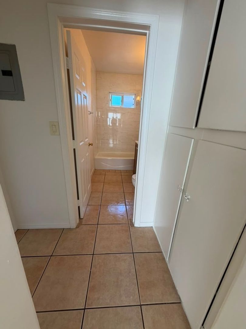932 Temple Ave unit C – photo 4