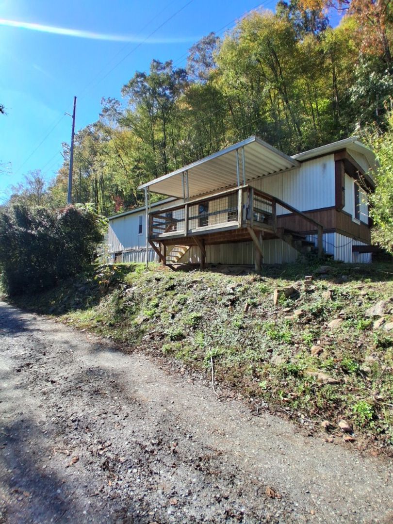 462 Tunnel Mountain Rd – photo 1