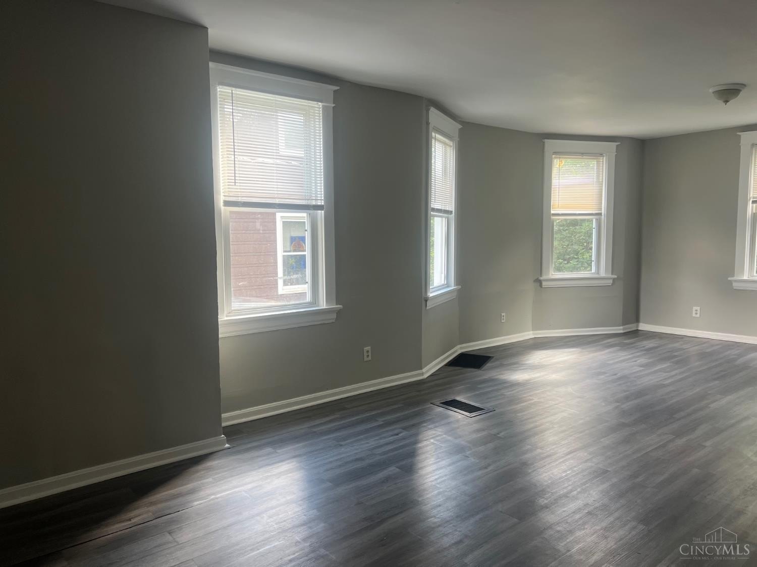 737 Wells St – photo 2