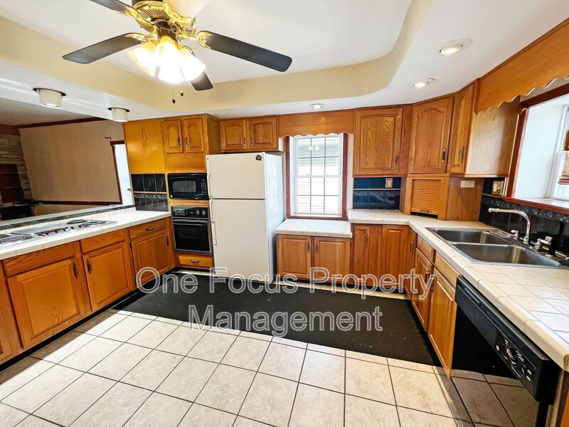 2734 Dove St – photo 4