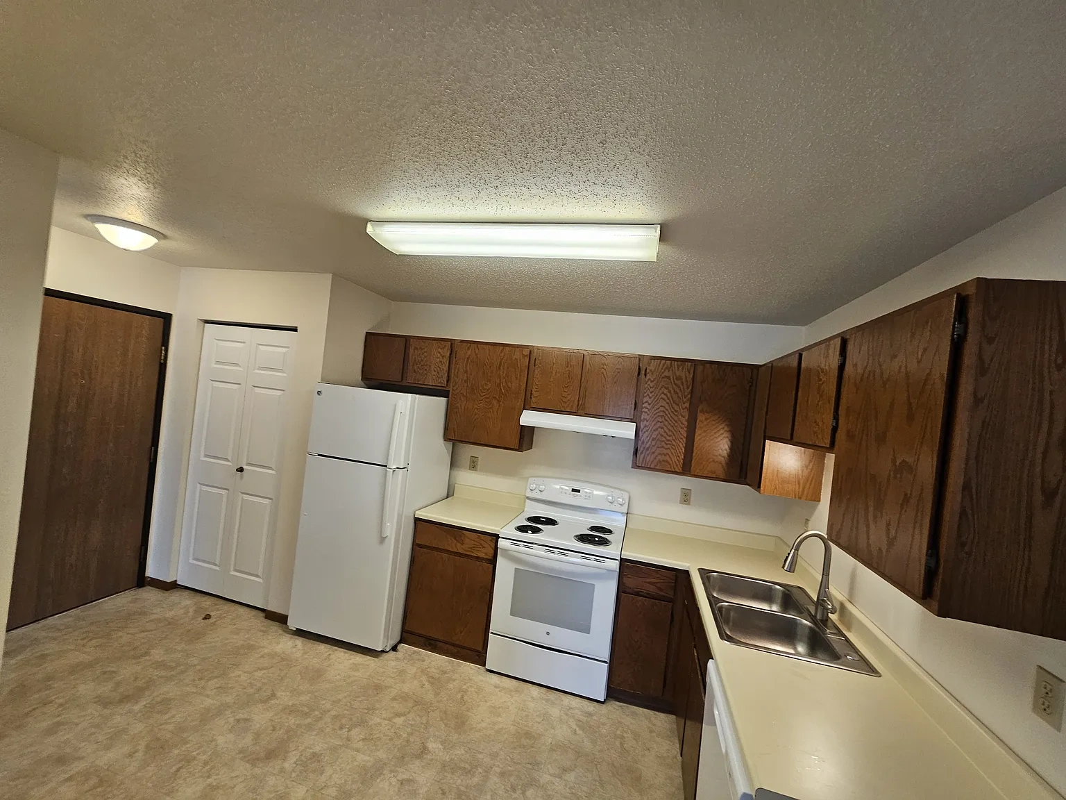 4325 Green Apartments – photo 2