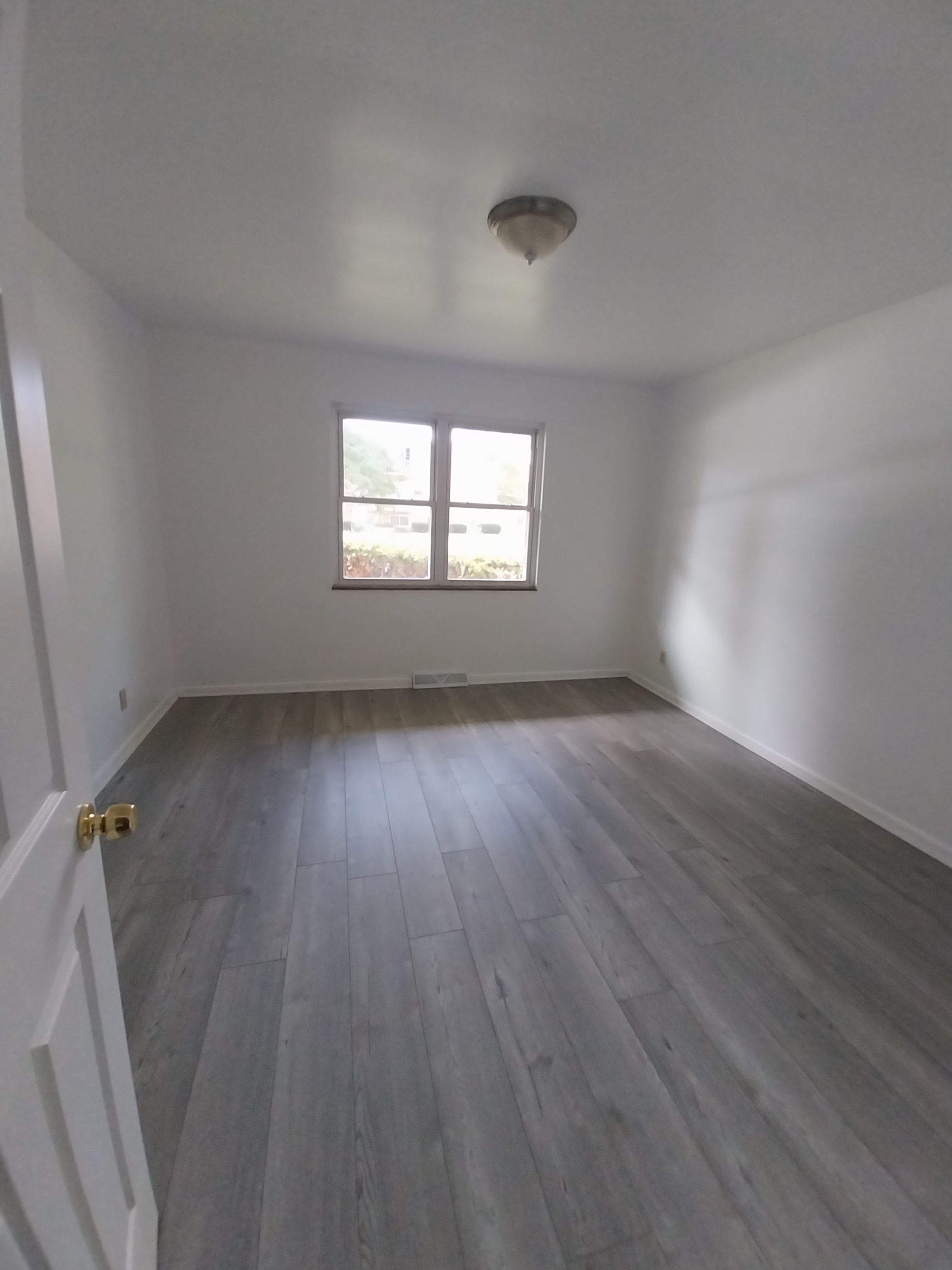 17808 Lakeshore Blvd unit 103 – photo 3