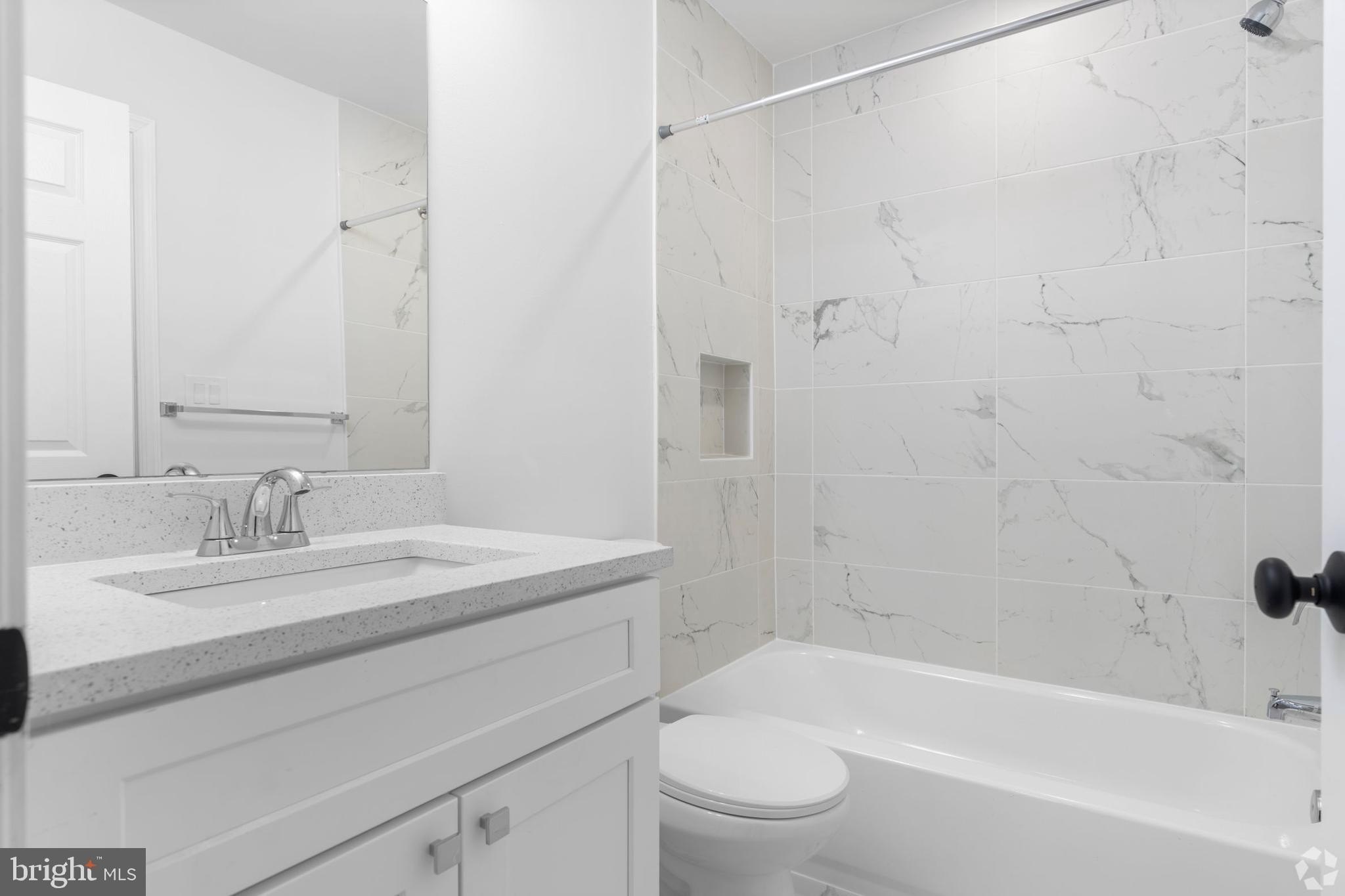 324 61st St NE #7 – photo 4