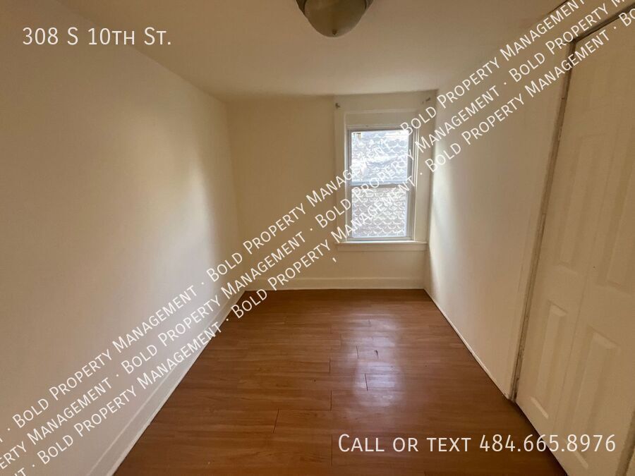 308 S 10th St – photo 2