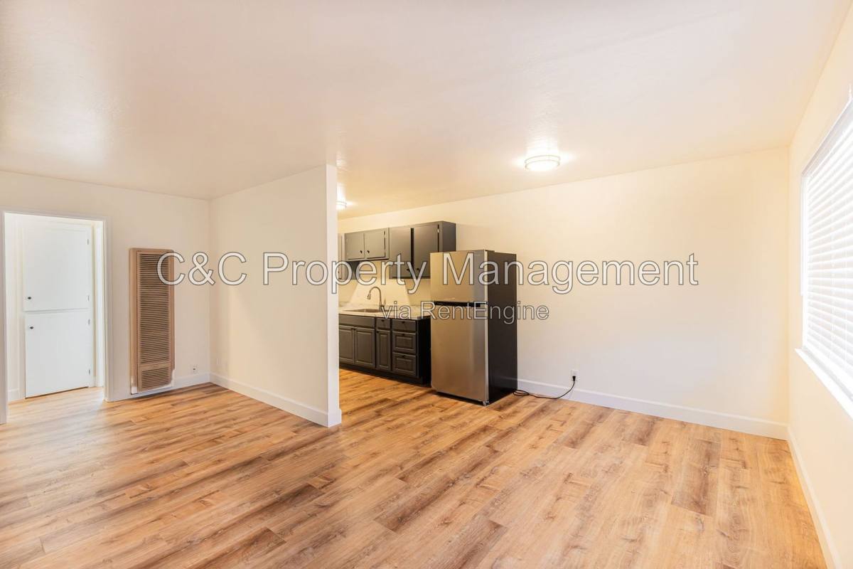 729 Forestdale Ave unit 9 – photo 2