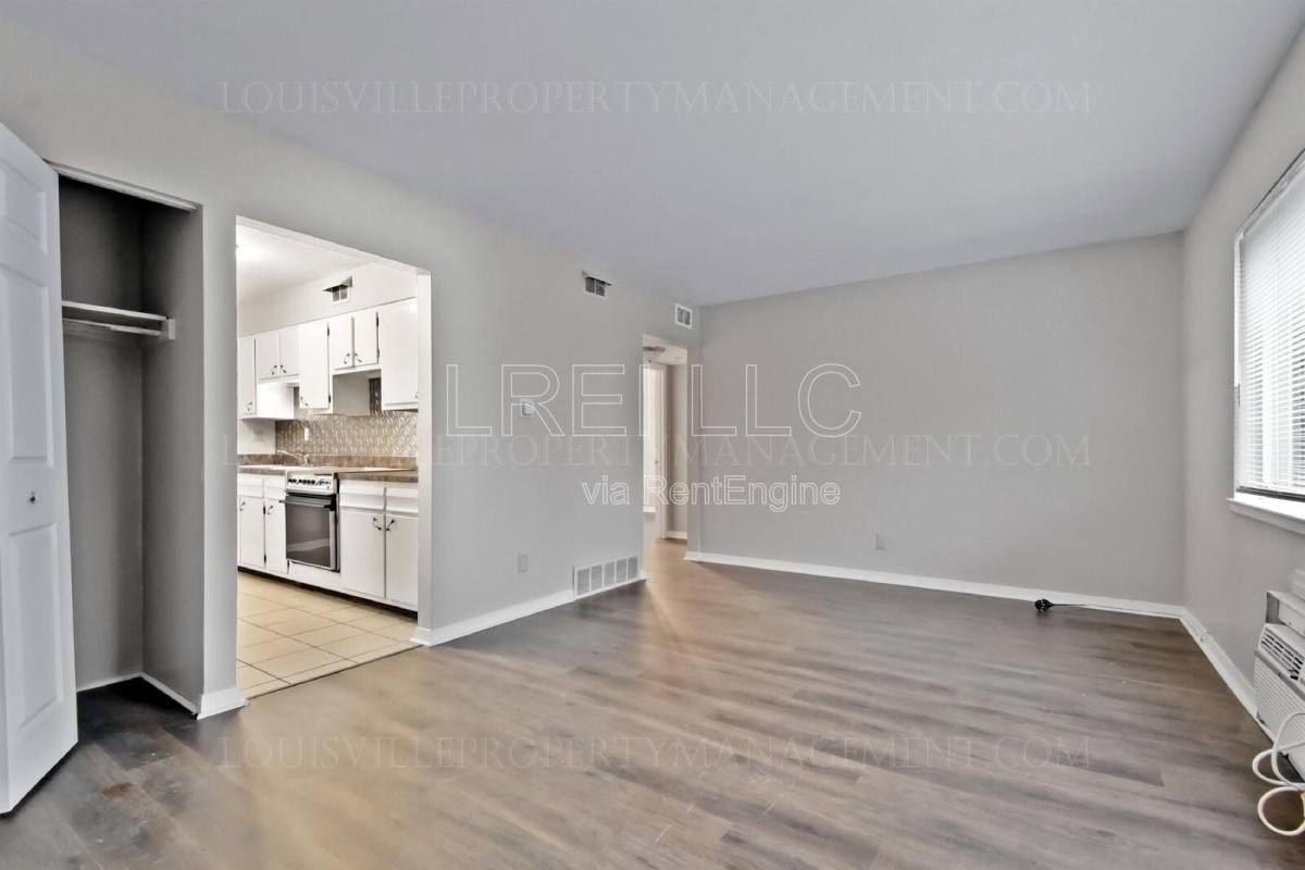 2423 Lindsay Ave unit 4 – photo 3