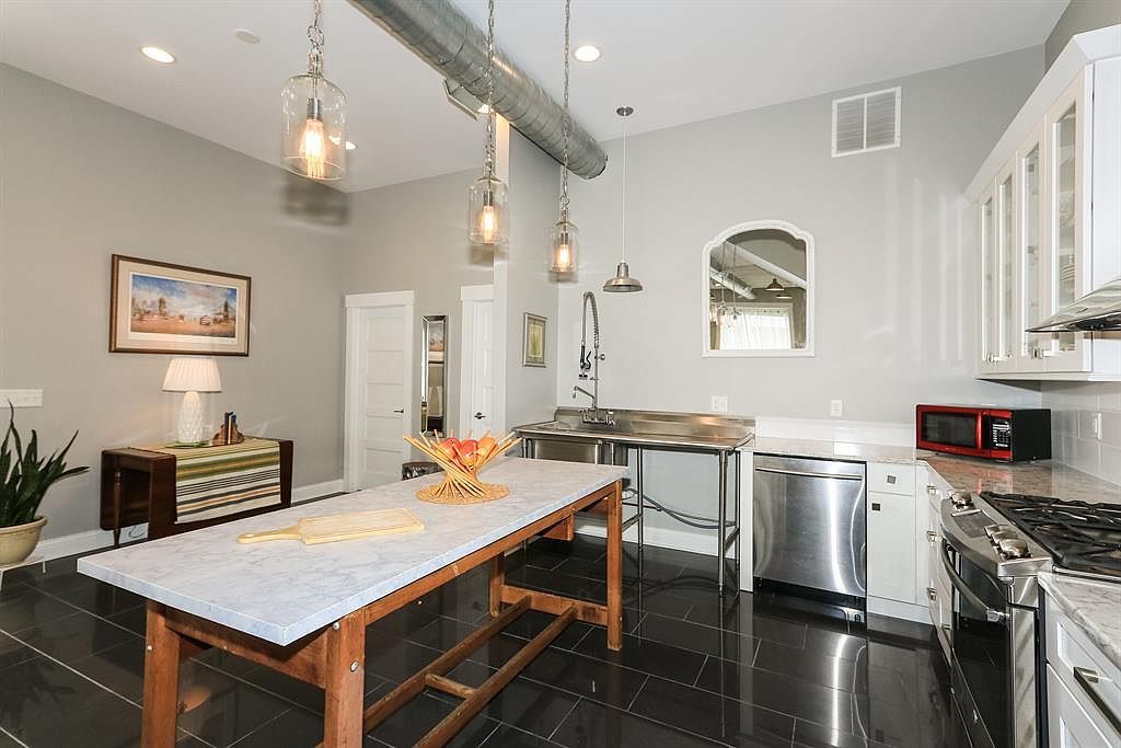 2354 Riverside Dr – photo 2