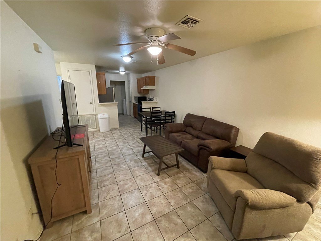 2109 Breezeway Cir – photo 2