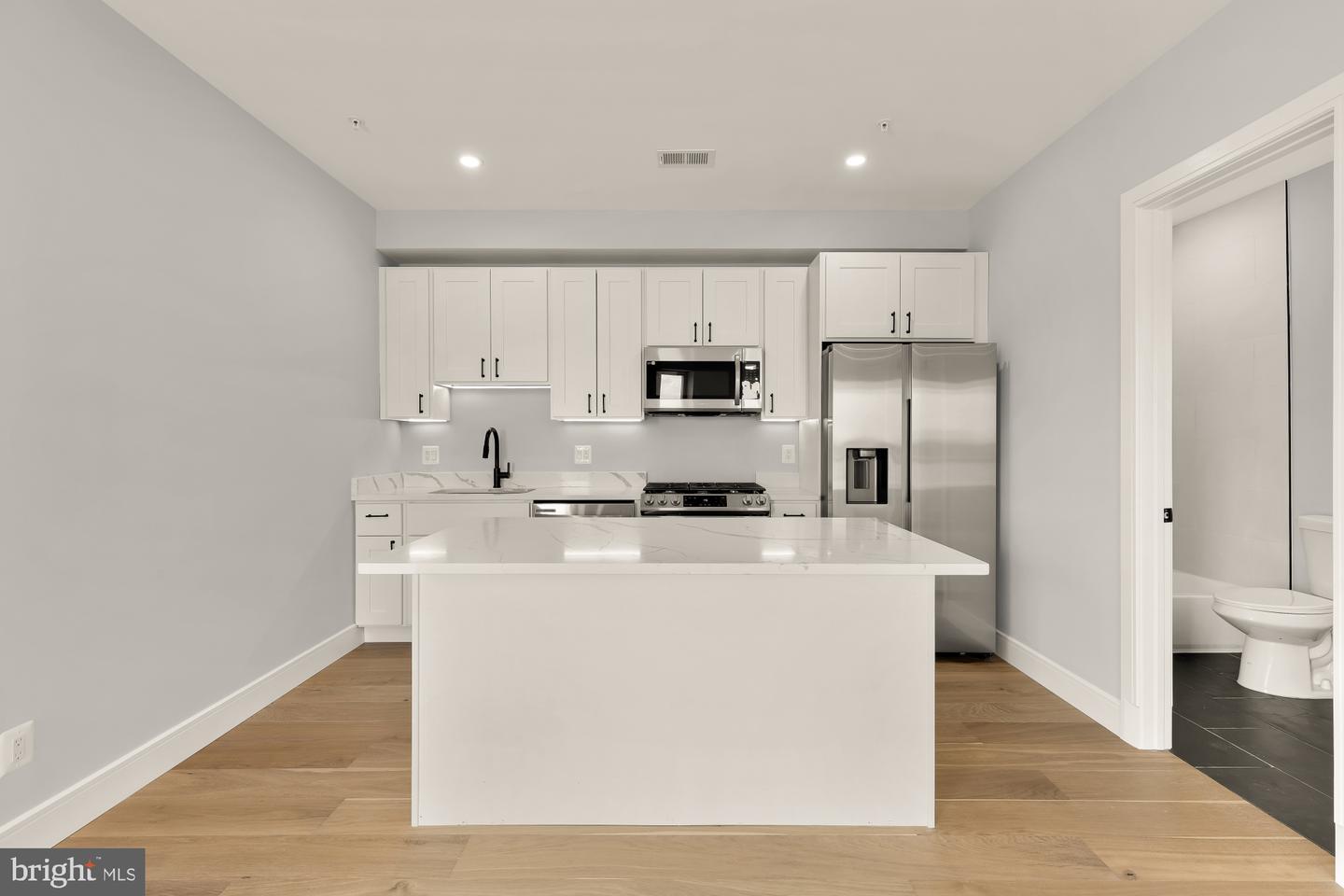 3215 Mt Pleasant St NW unit 403 – photo 3