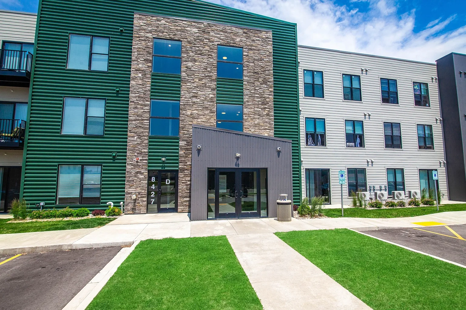 Courtyard at cobblestone Park – photo 2