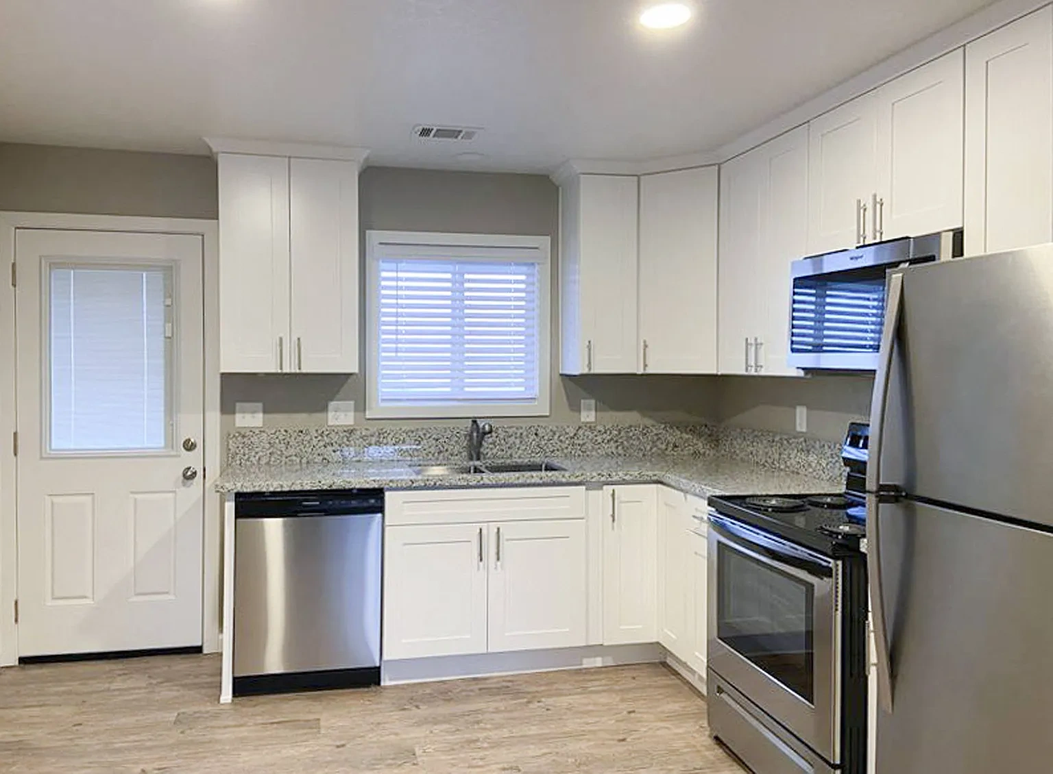 Sutter Apartments – photo 2