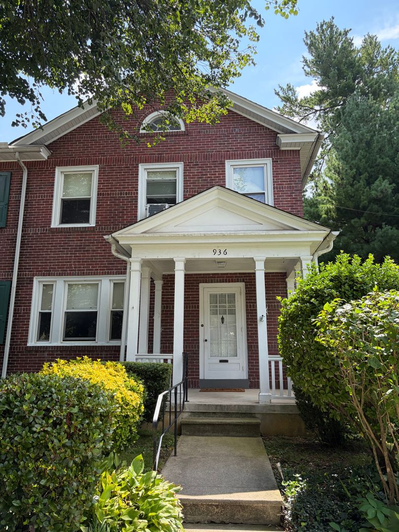 936 Hamilton Pl – photo 1