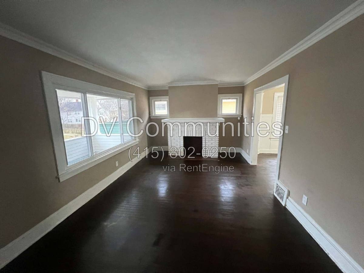 872 Helmsdale Rd unit 2 – photo 3
